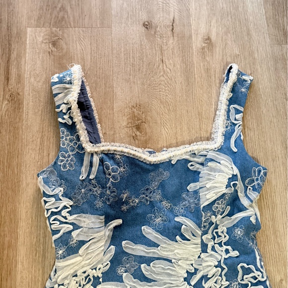 elliatt anneliese blue denim pearl & ribbon embroidered mini dress large NEW - Picture 8 of 12